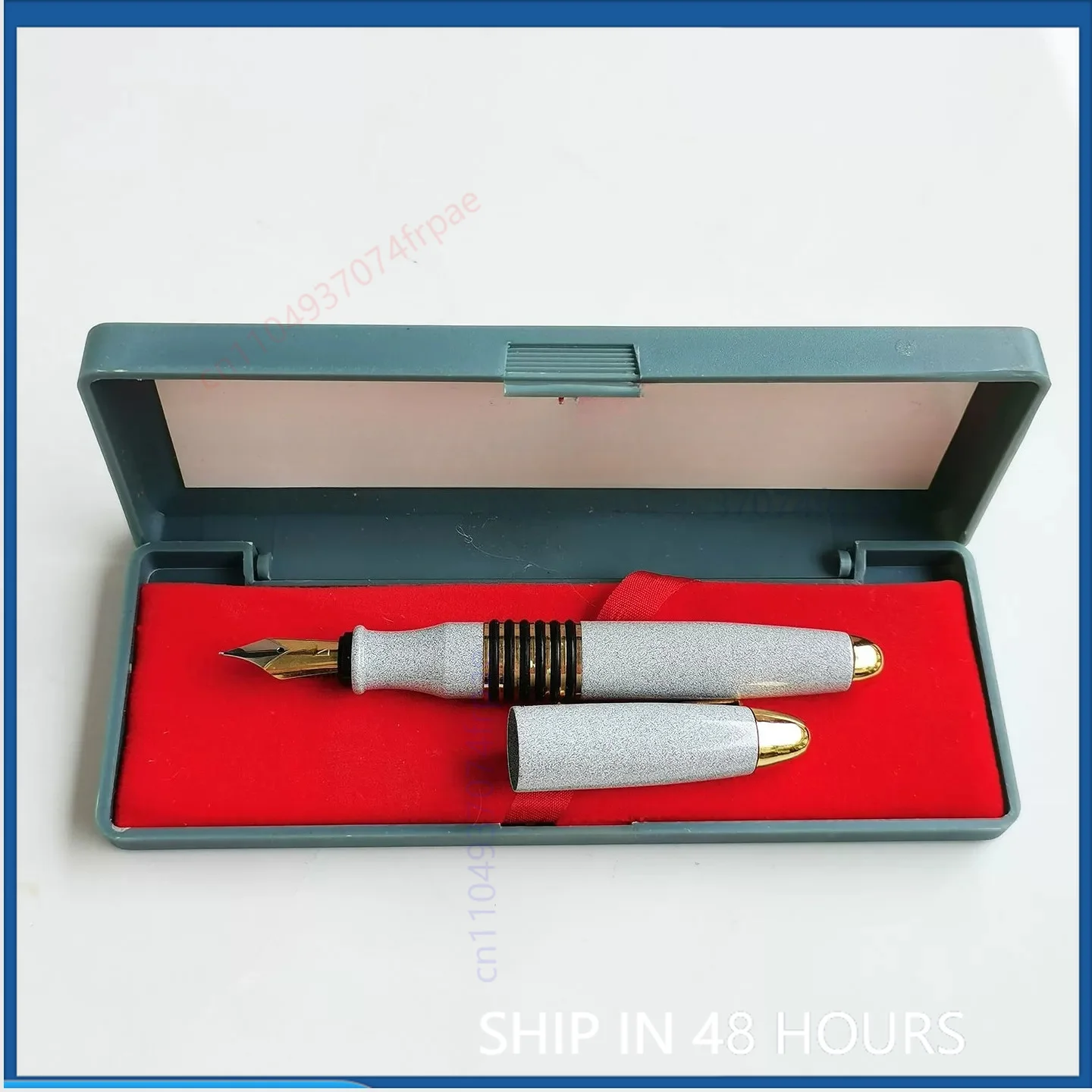 白い、太めの、固形銅製の万年筆。1990年代にソ連へ輸出され - Vintage Collectible Pens のレビューと価格